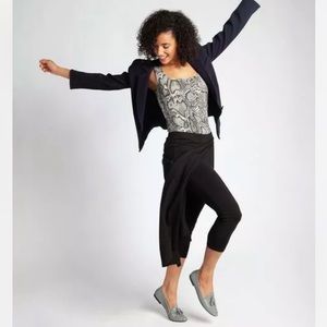 Betabrand The Sassiest Crop Black Pants M ($88)